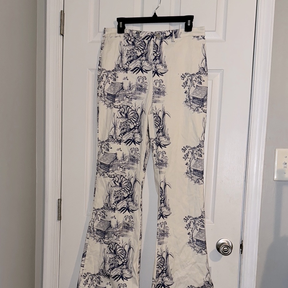 Finesse White and Blue Wide Leg Pants with Scenic Print
